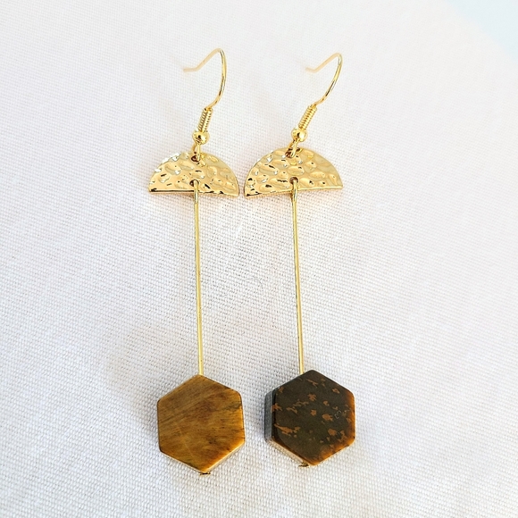 Subtle Delights Handmade Abstract Hammered Goldtone & Tiger's Eye Stone Earrings - Picture 2 of 6